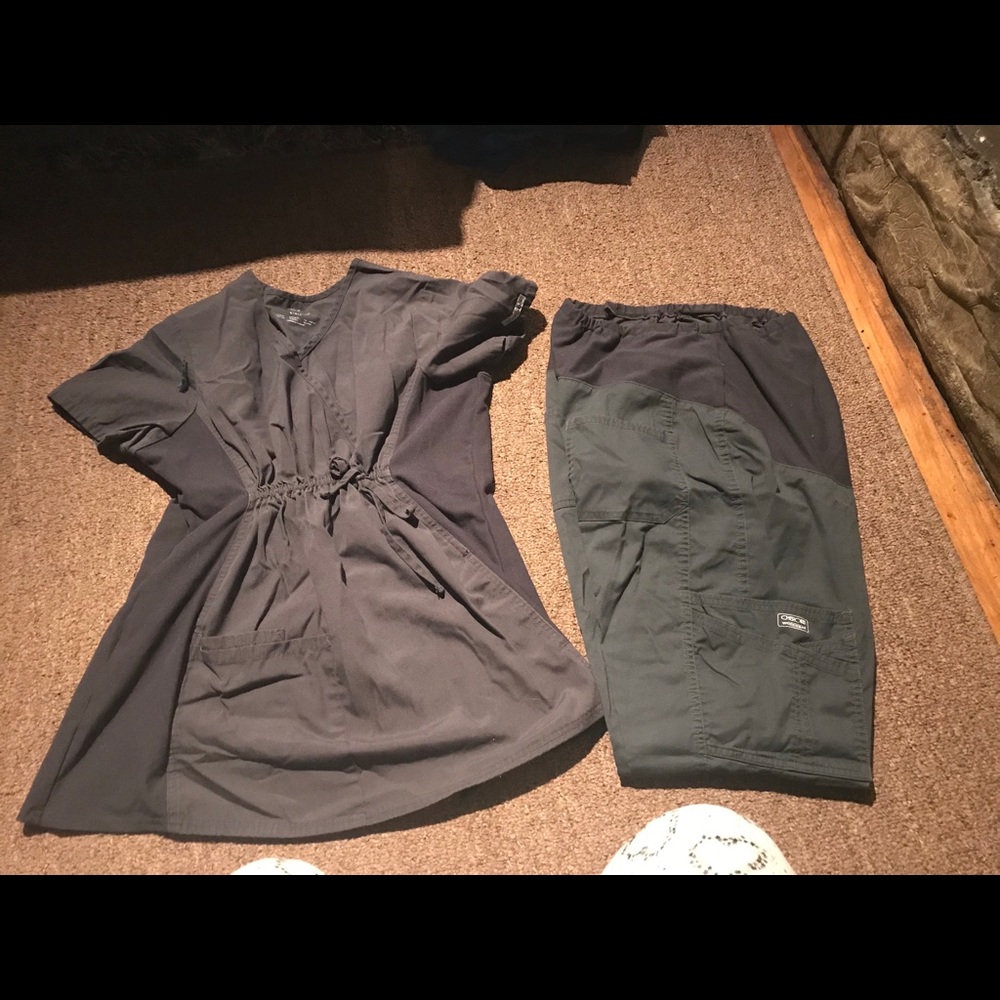 Maternity scrubs